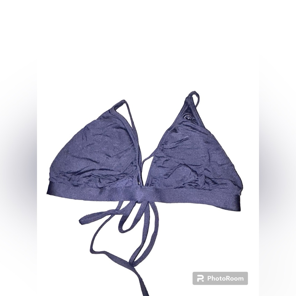 Idk the brand but it’s a really cute simple bathing suit top